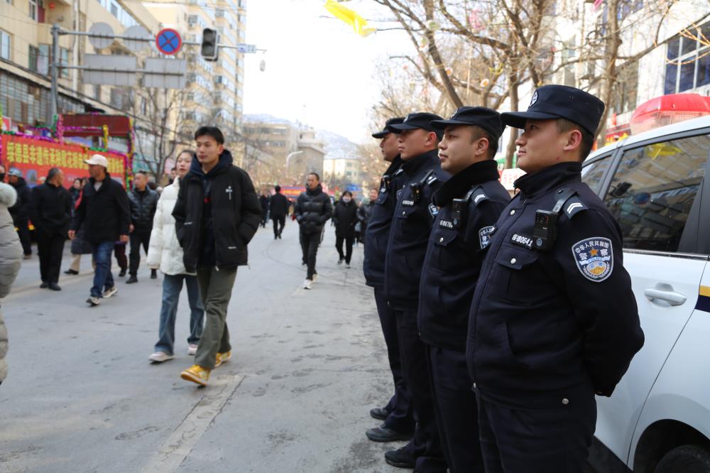 绥德公安：秧歌欢腾闹元宵 平安喜乐“警”色浓