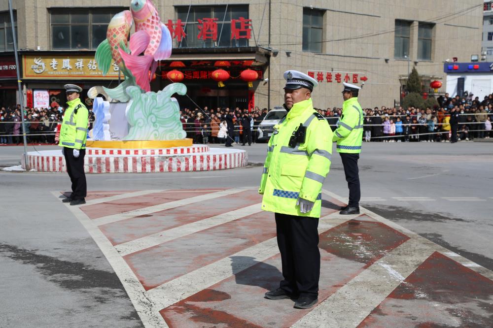 绥德公安：秧歌欢腾闹元宵 平安喜乐“警”色浓