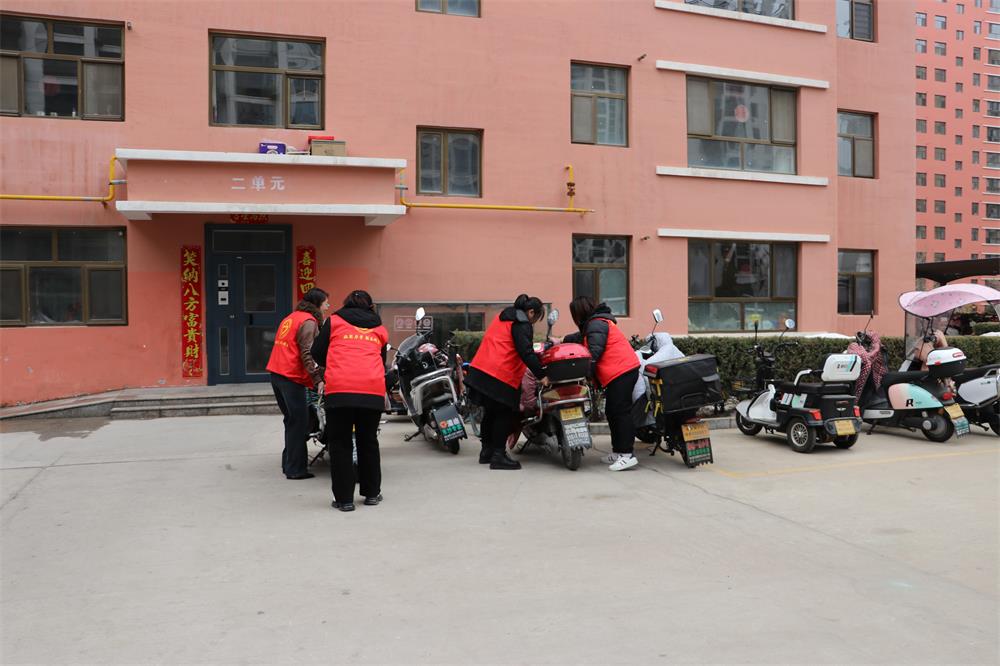 金沙路街道福利路社区开展“奋进新征程，践行新精神”学雷锋志愿服务活动