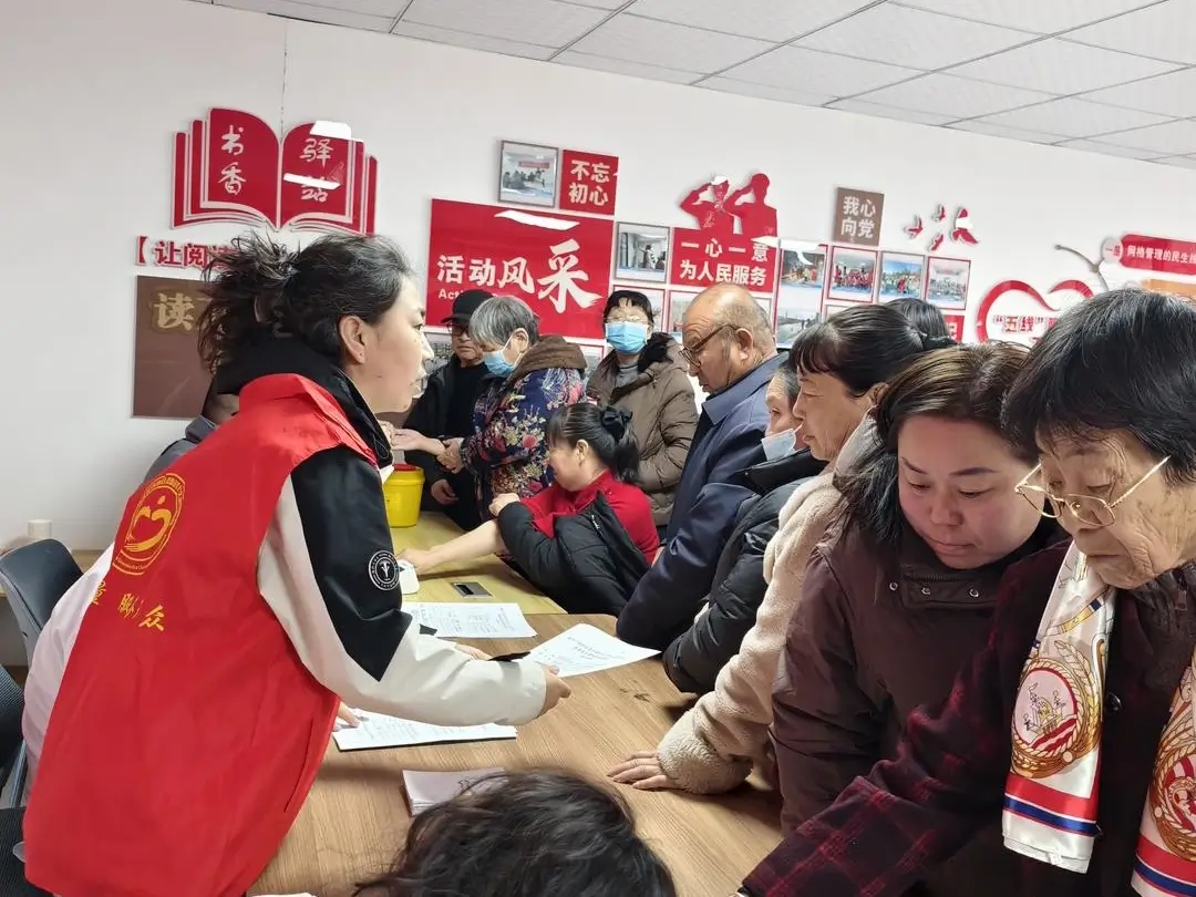 春风送暖学雷锋 志愿服务践初心——公园社区开展“3·5”爱心义诊活动