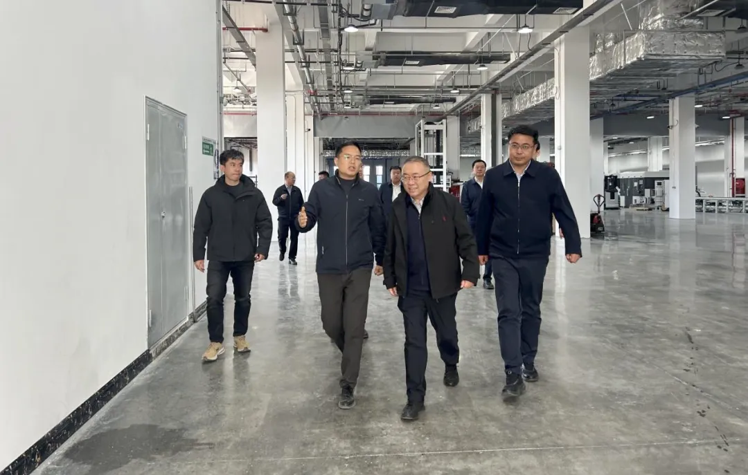 榆林市人大常委会党组书记、主任王国忠到绿色能源公司下属绿色储能公司调研