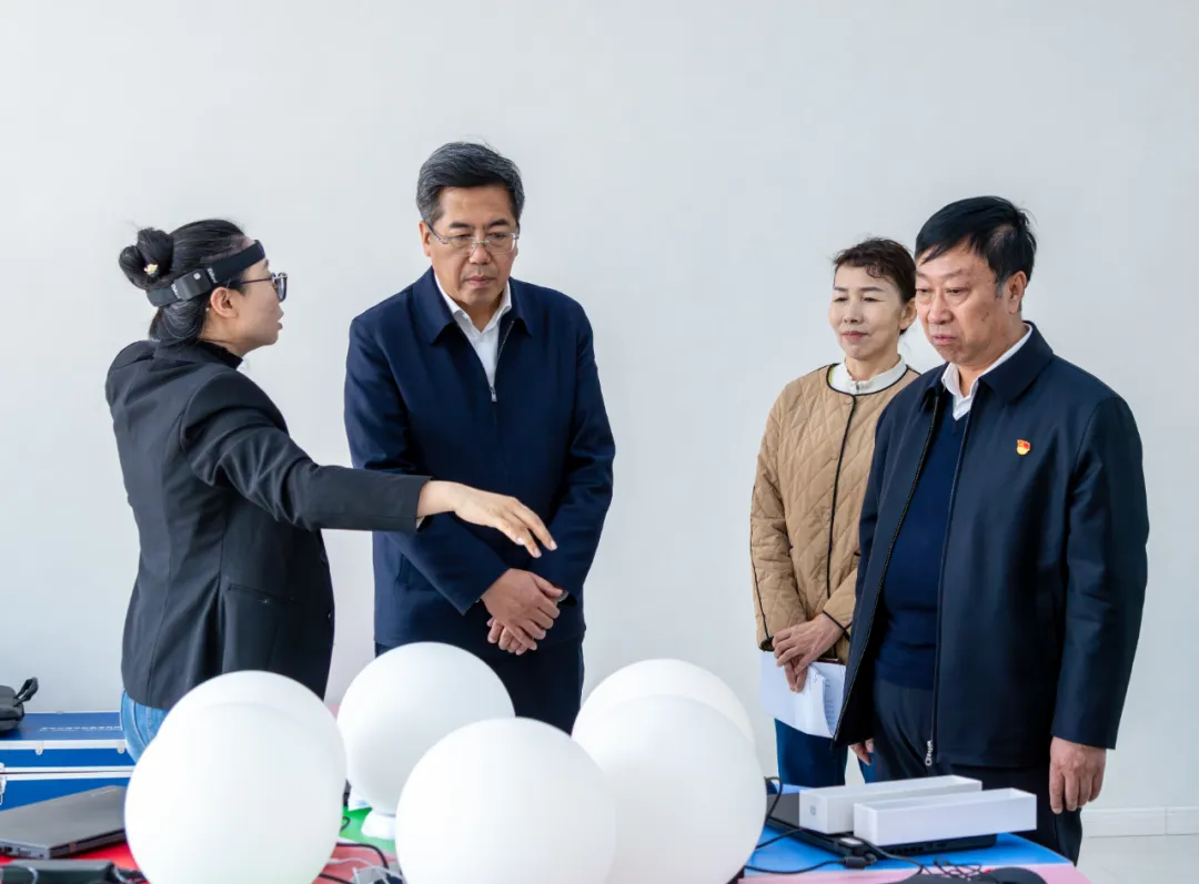 3月17日，榆林市教育局党组书记、局长张军一行莅临神木职院调研指导工作