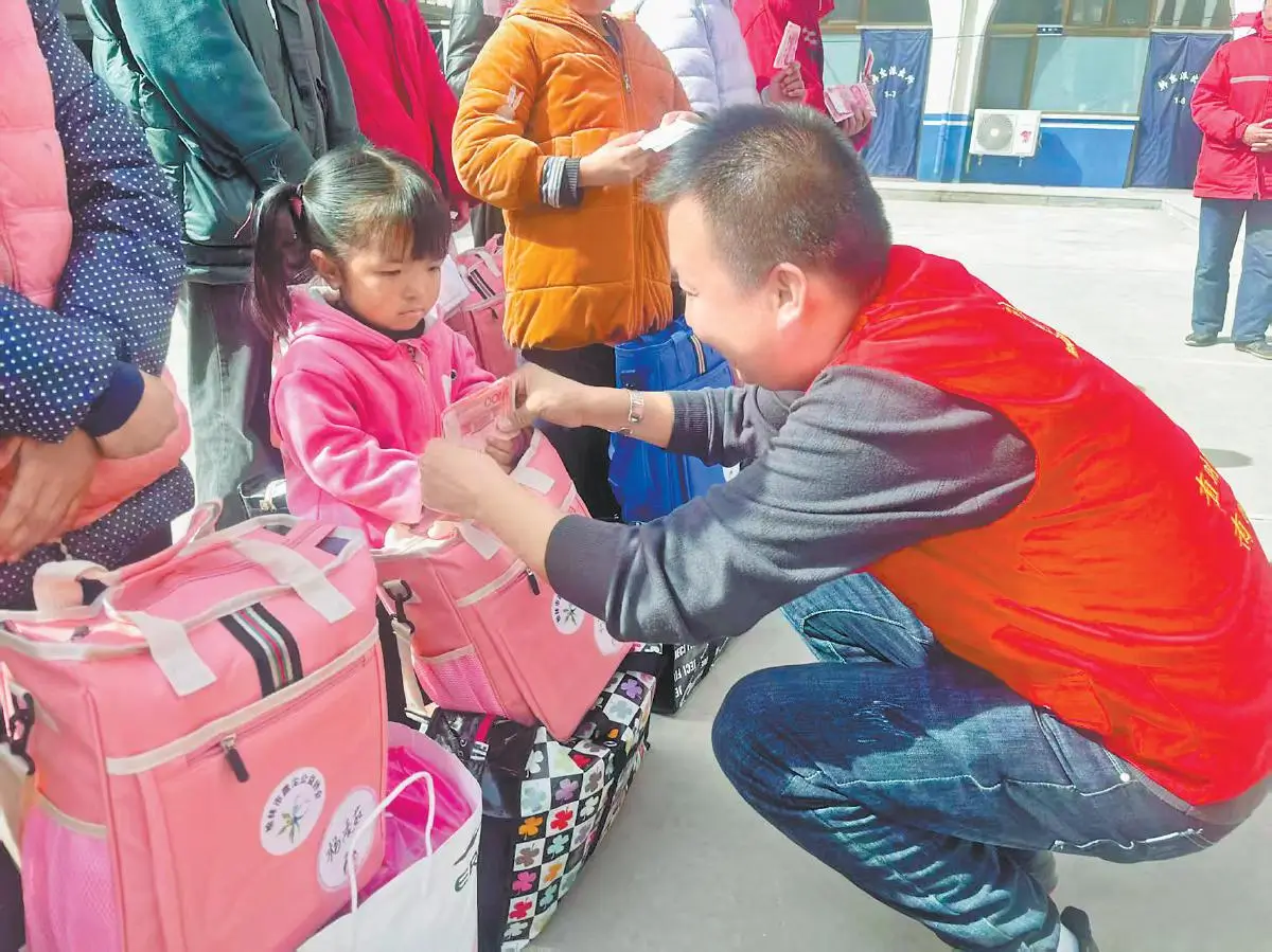 榆林市助人为乐道德模范王文杰：志愿路上的“暖心大哥”