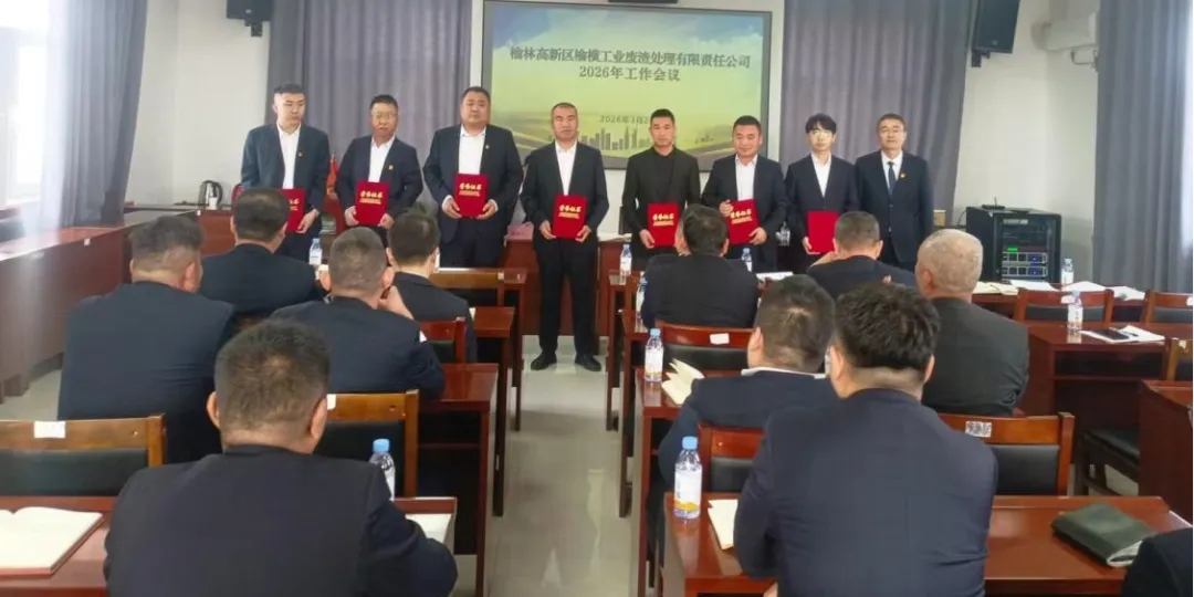 为先进个人颁发荣誉证书