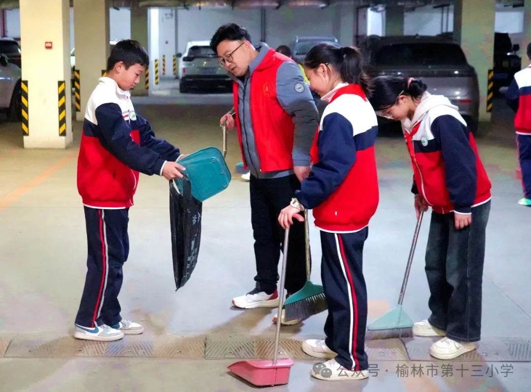 清理车库护栏，消除安全隐患