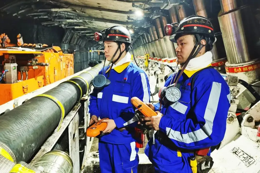 加装导水挡矸装置