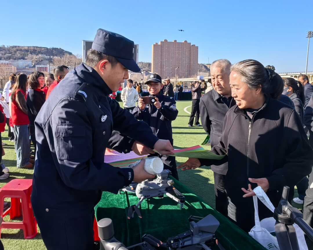 府谷县开展第三十四届“科技之春”宣传月暨文化科技卫生“三下乡”活动