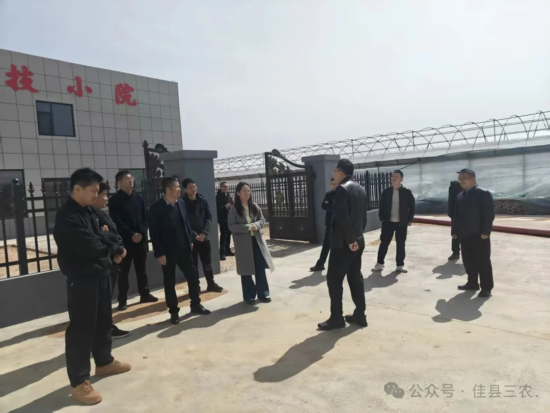 3月23日，榆林市畜牧兽医局包县领导及组员会同佳县动物疫病预防控制中心开展防疫指导督查