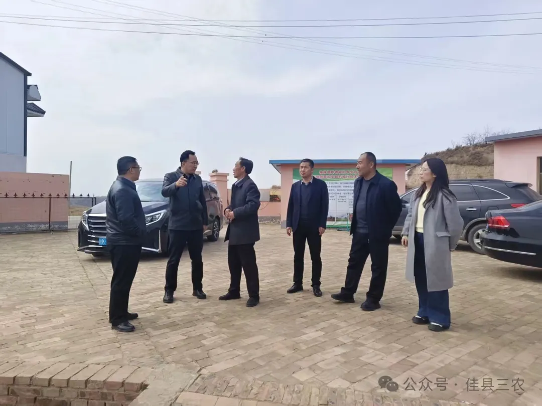 3月23日，榆林市畜牧兽医局包县领导及组员会同佳县动物疫病预防控制中心开展防疫指导督查