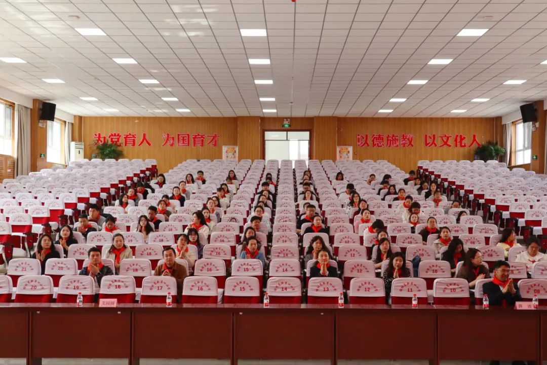 观摩结束后，培训正式启动。