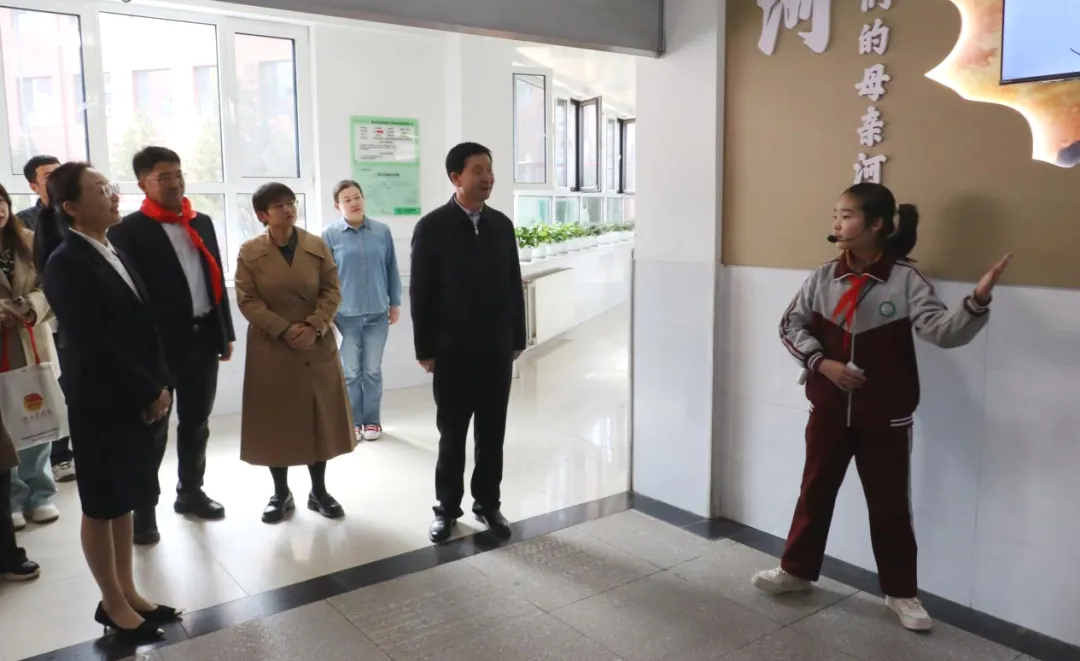 全体辅导员走进榆林高新第四小学现场观摩特色博物馆课程