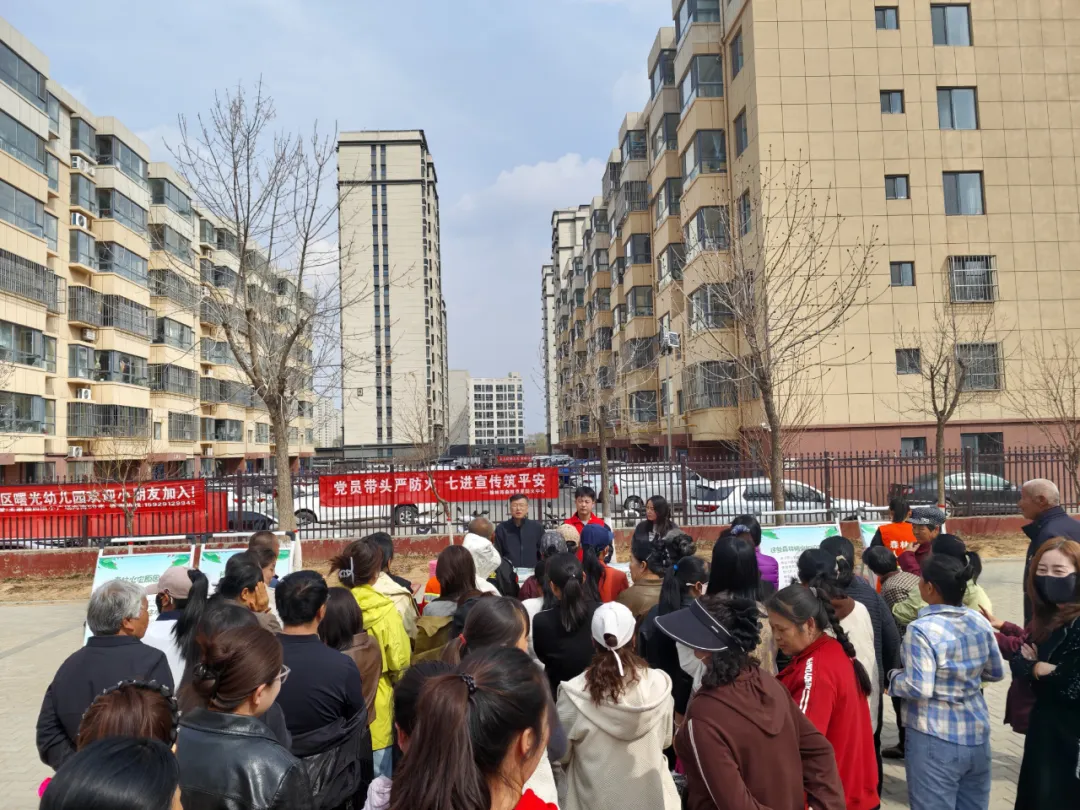 榆林市森林草原防火中心走进富庆路社区开展清明防火专项宣传活动