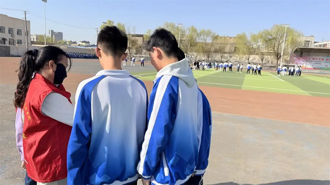 榆阳区鼓楼街道二里半社区走进六中校区开展清明防火宣传