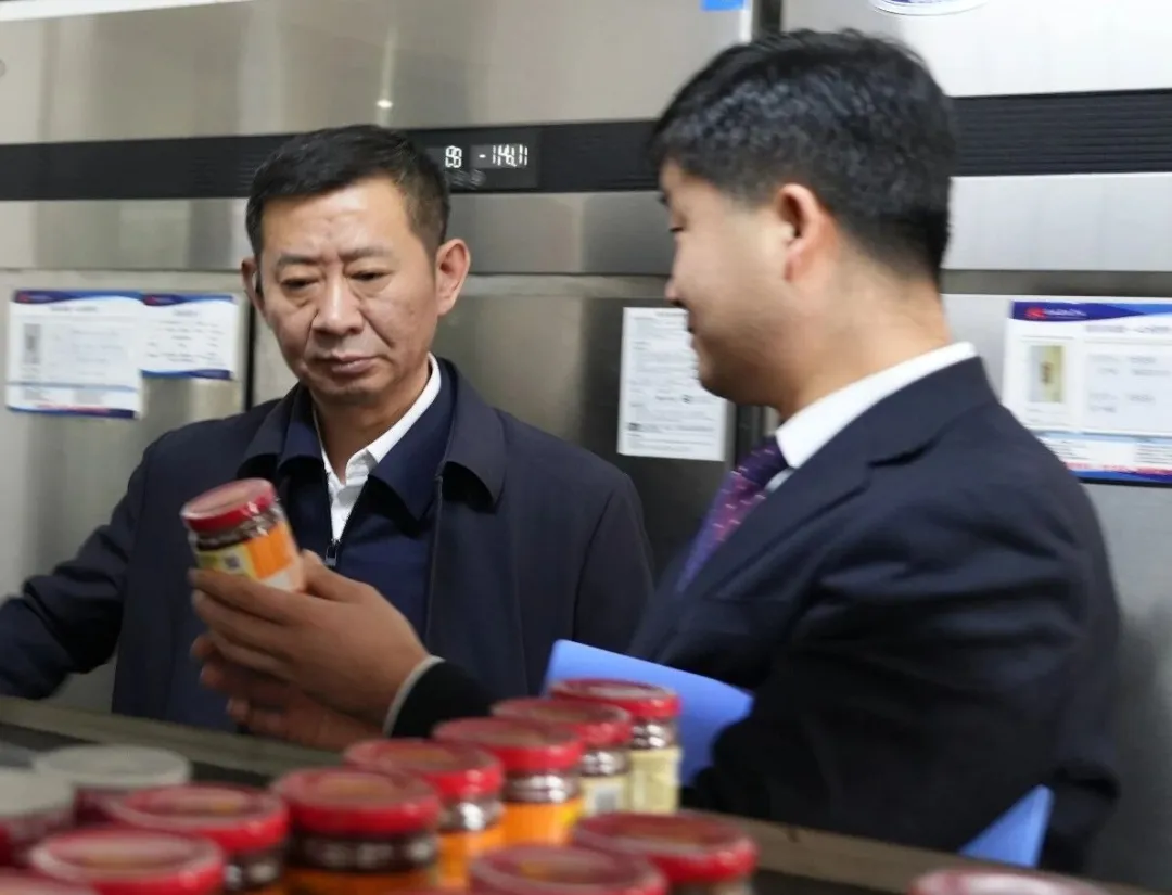 4月3日，榆林石油宾馆副总经理曹健带队进行节前安全大检查。