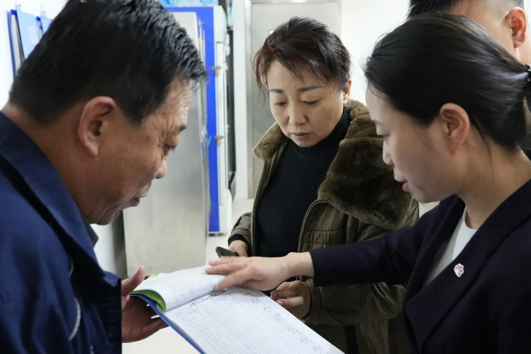 4月3日，榆林石油宾馆副总经理曹健带队进行节前安全大检查。