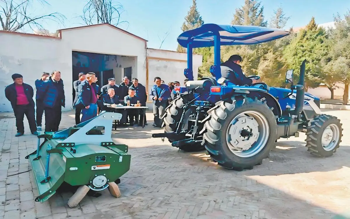 图为农机驾驶员培训考试现场。通讯员沈蕙摄