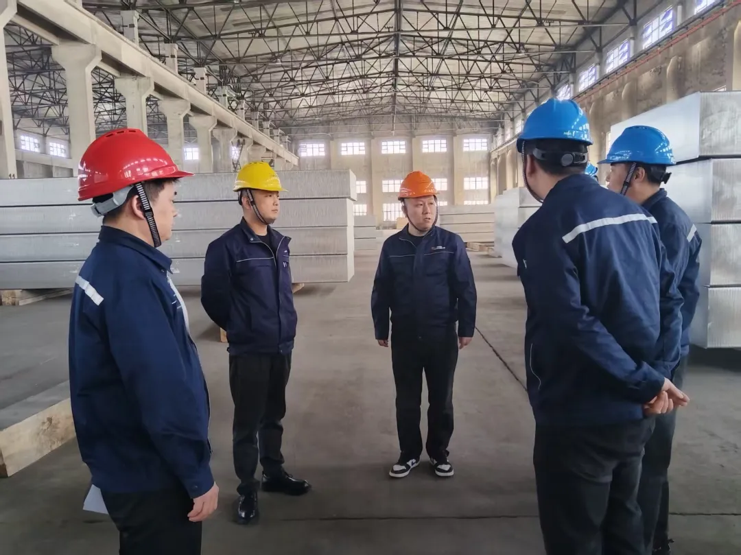 4月1日，榆林新材料集团物资供应中心主管安全副经理带队开展节前安全专项检查。