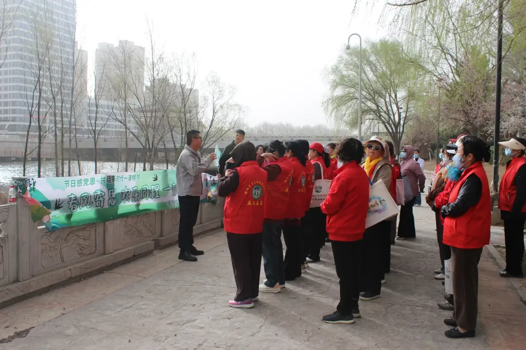 上午8:00开始签到