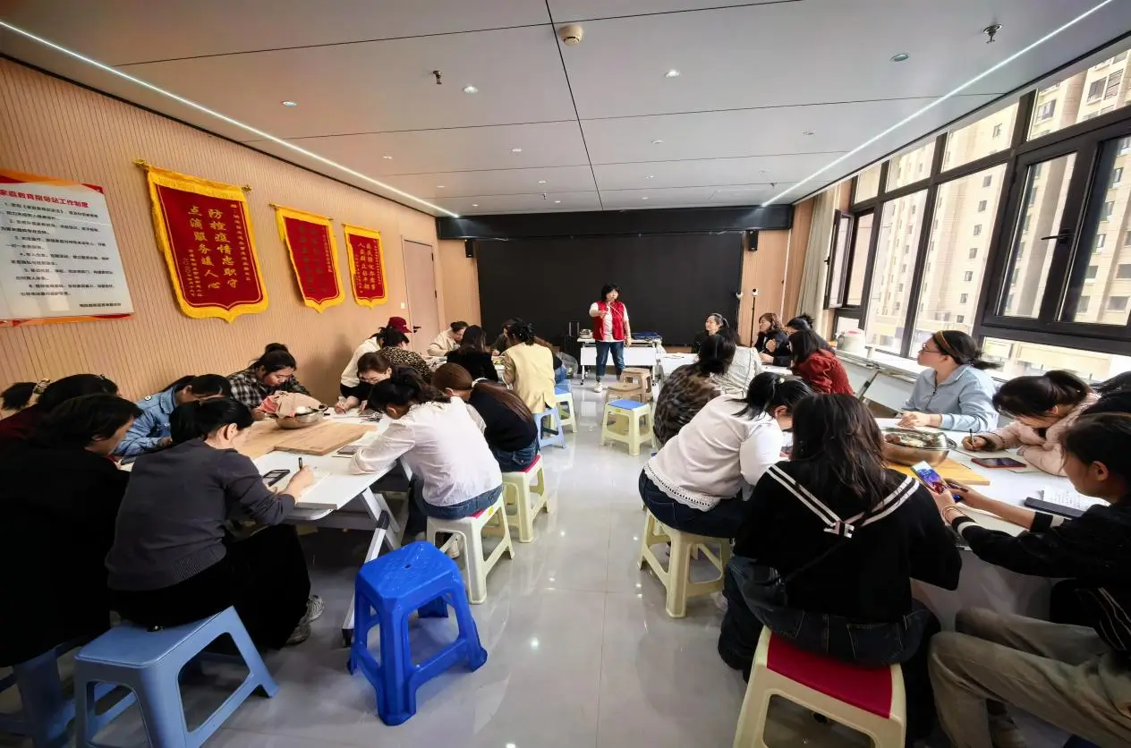 榆阳区明珠路街道建业路社区开设面点师技能培训班