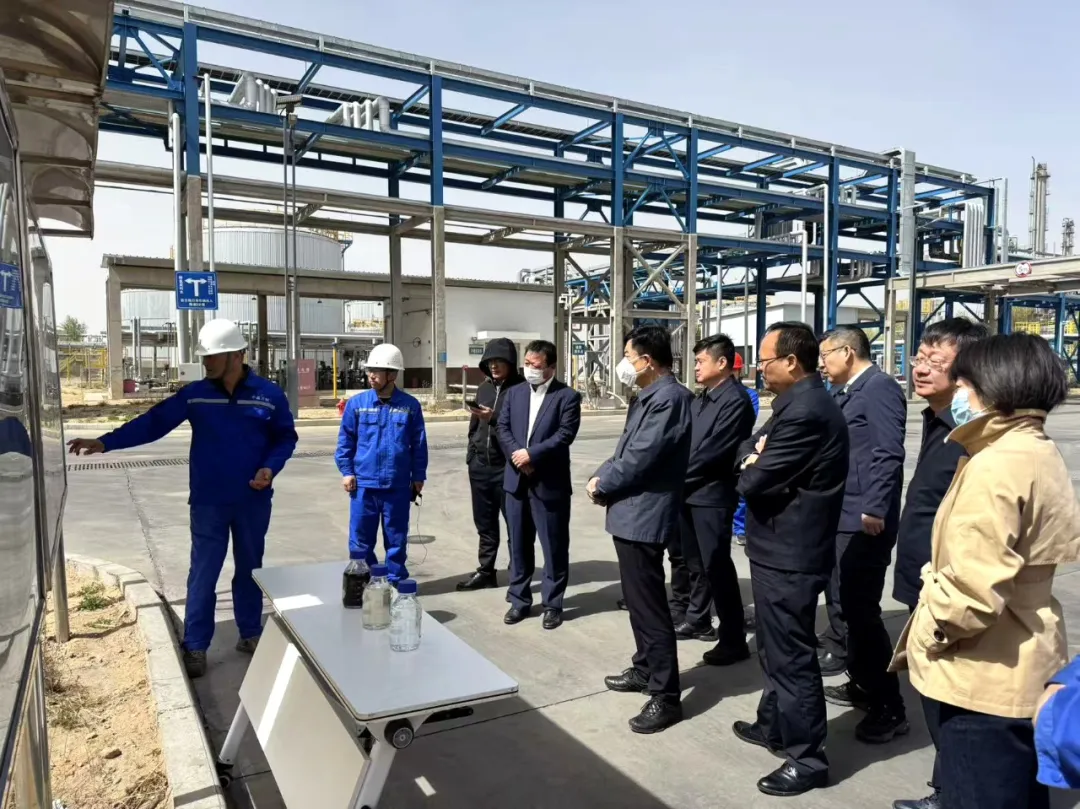 4月3日,榆林市人大常委会党组副书记、副主任高明伟一行来神木市调研中央环保督察问题整改暨2025年度全市环境状况和环境保护目标完成情况,并召开座谈会。