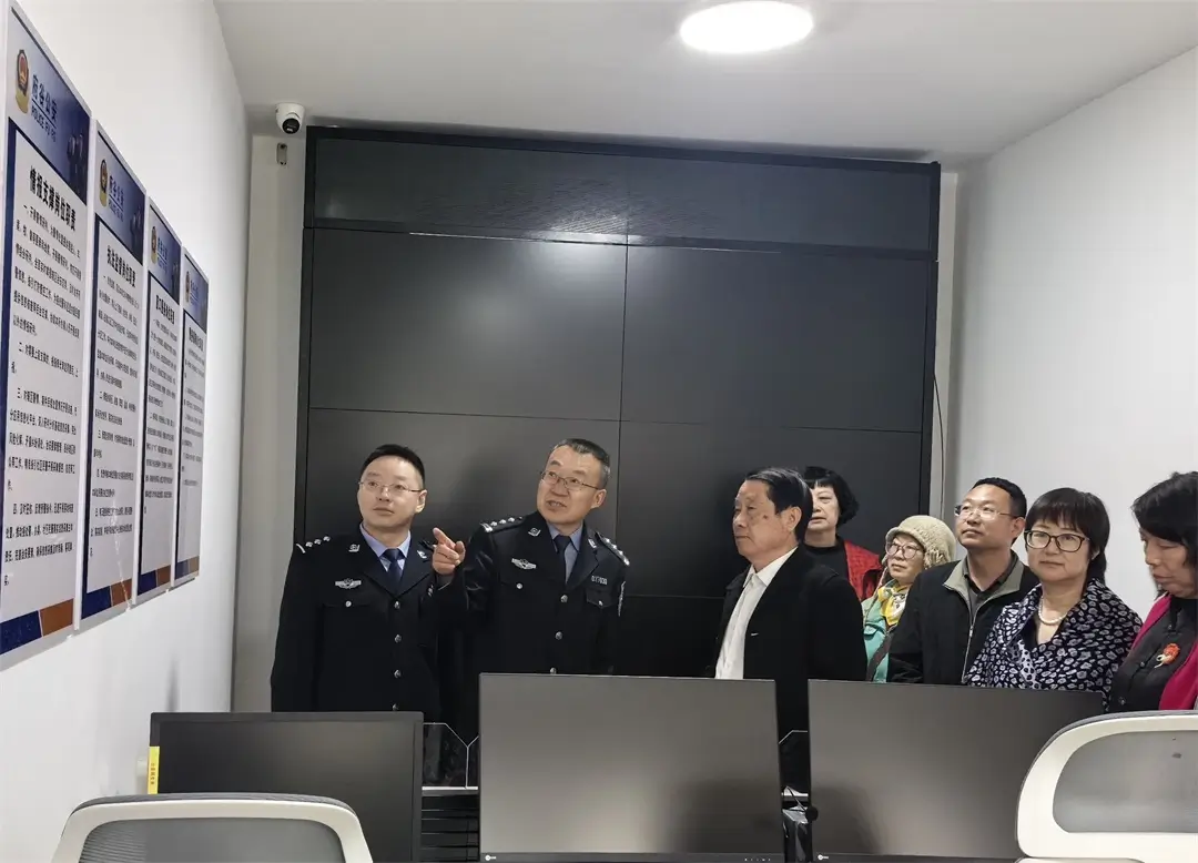 著名作家乔盛率采风团走进孤山派出所