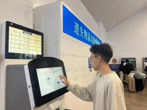 神木柠条塔矿业公司：刷个脸就能领便携仪，真方便……