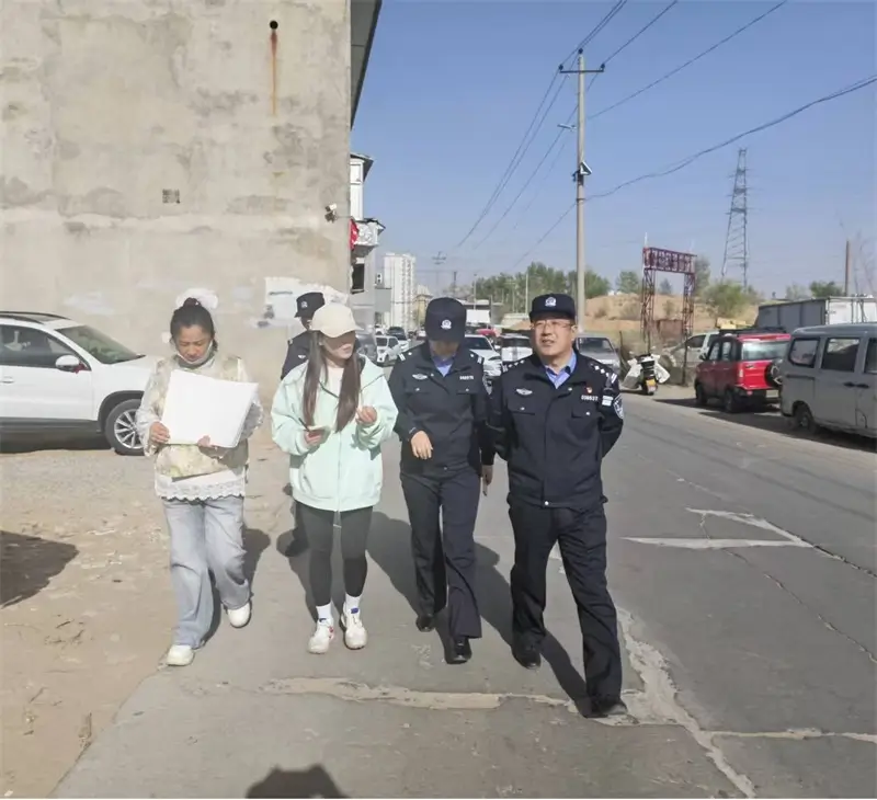 人大代表进社区 安全守护与民意倾听双落实