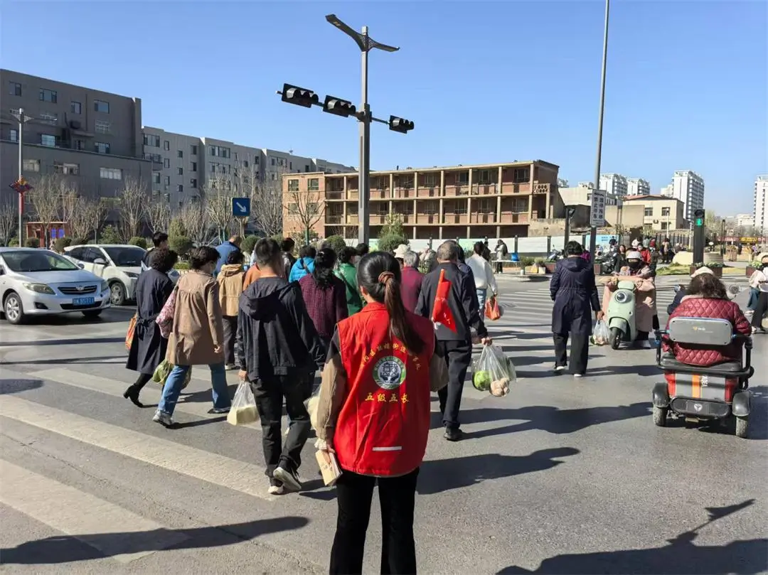 志愿者化身文明引导员