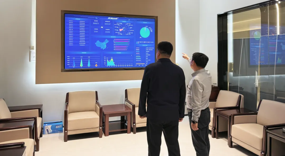 榆林仲裁委员会一行参观了律所的办公场所、案件研讨区等场地