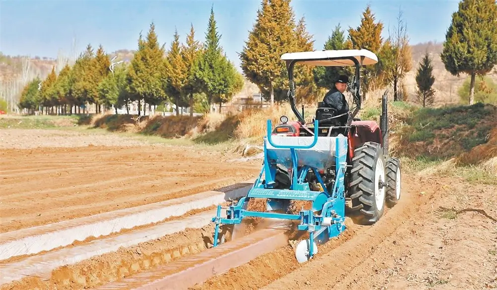 展示红薯专用起垄机