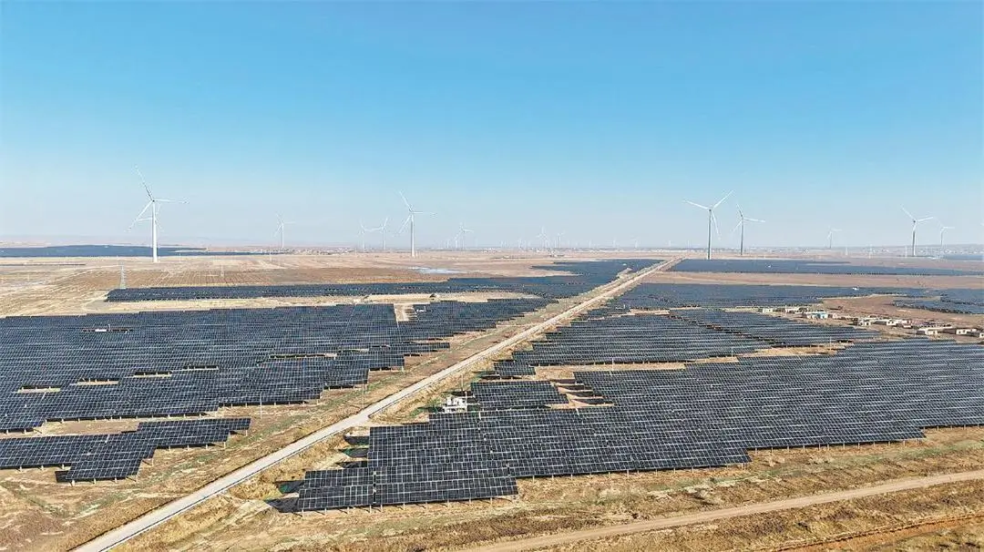 定边500兆瓦光伏发电项目(无人机照片)。 李志东摄