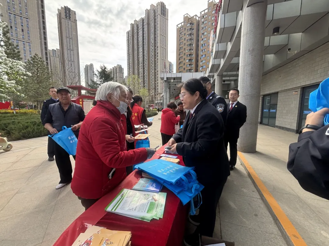 榆林高新公安联合市区两级检察院开展反邪教集中宣传活动