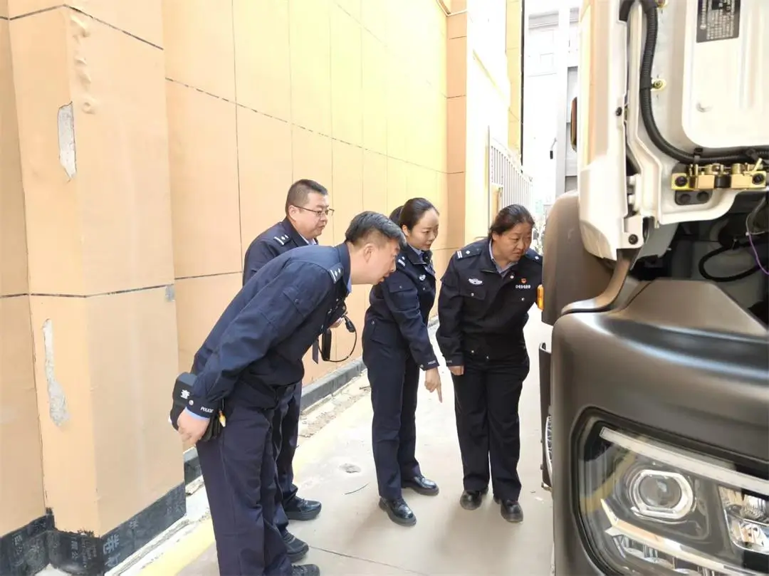 办理6台运输车辆集中落户