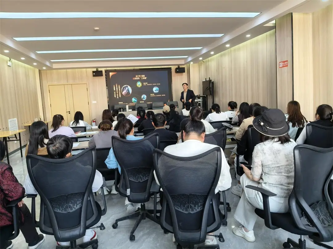 榆林市榆阳区委的老师向我们讲述了在塞上驼城，历史与未来交汇