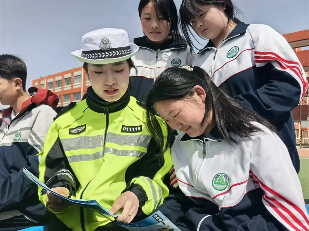 靶向发力更“解渴”,校园普法“带露珠”