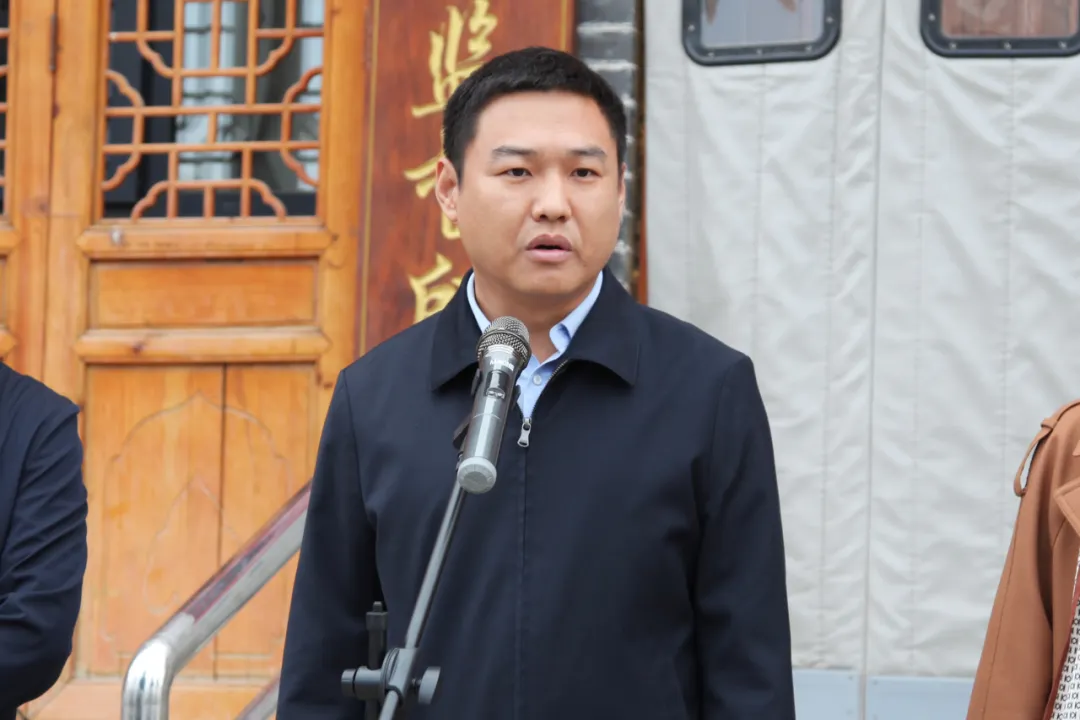 绥德县政府副县长李光辉