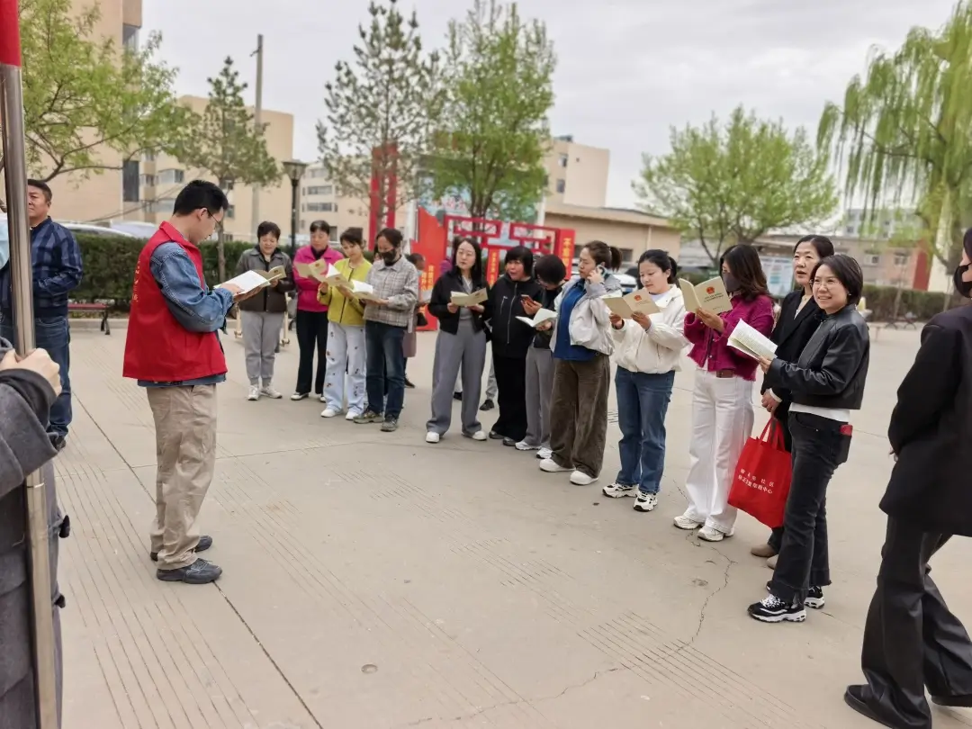 4月15日，榆阳区崇文路街道芹涧路社区开展“4·15全民国家安全教育日”主题宣传活动