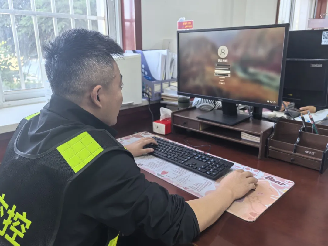 建立《保密工作责任清单》及《隐患排查台账》