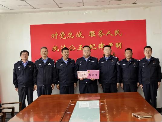 省市维权办来靖慰问因公受伤警员