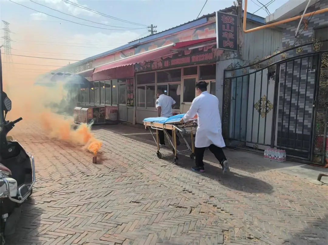 崇文路街道葡萄园社区：消防演练进市场 安全护航在身边