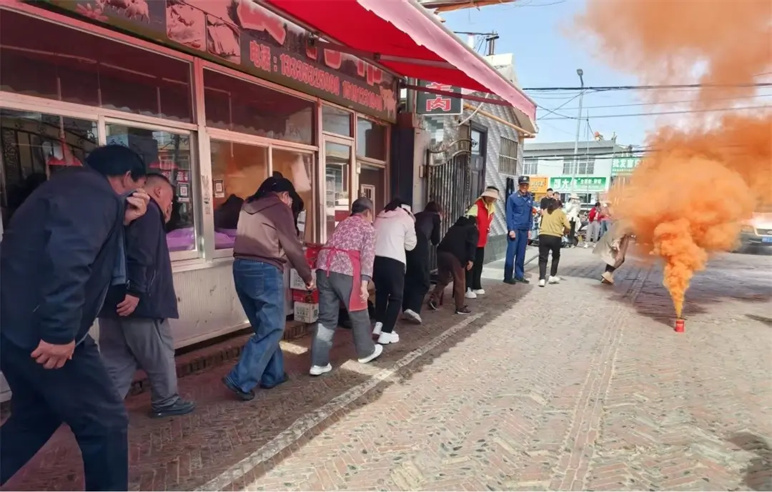 应急警报响起，模拟火情迅速“启动”