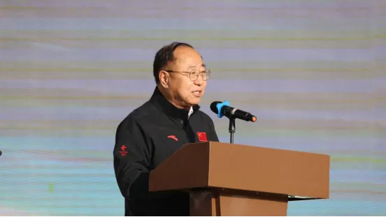 榆林中学党委书记、校长韩东致辞