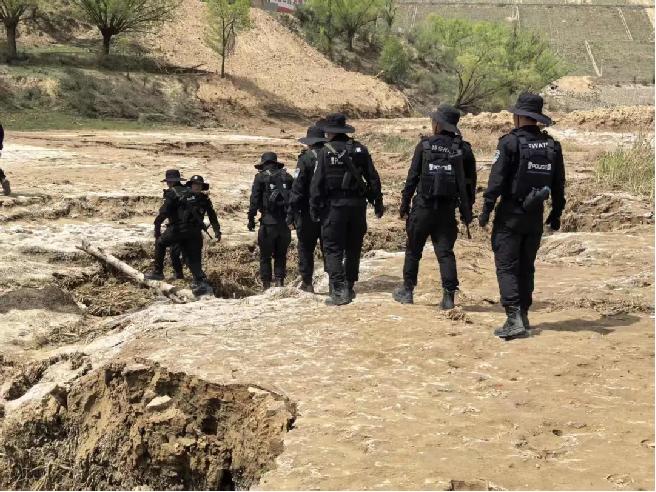 重点围绕野外选址、炊事搭建、热食制作、应急补给等实用科目开展实操演练