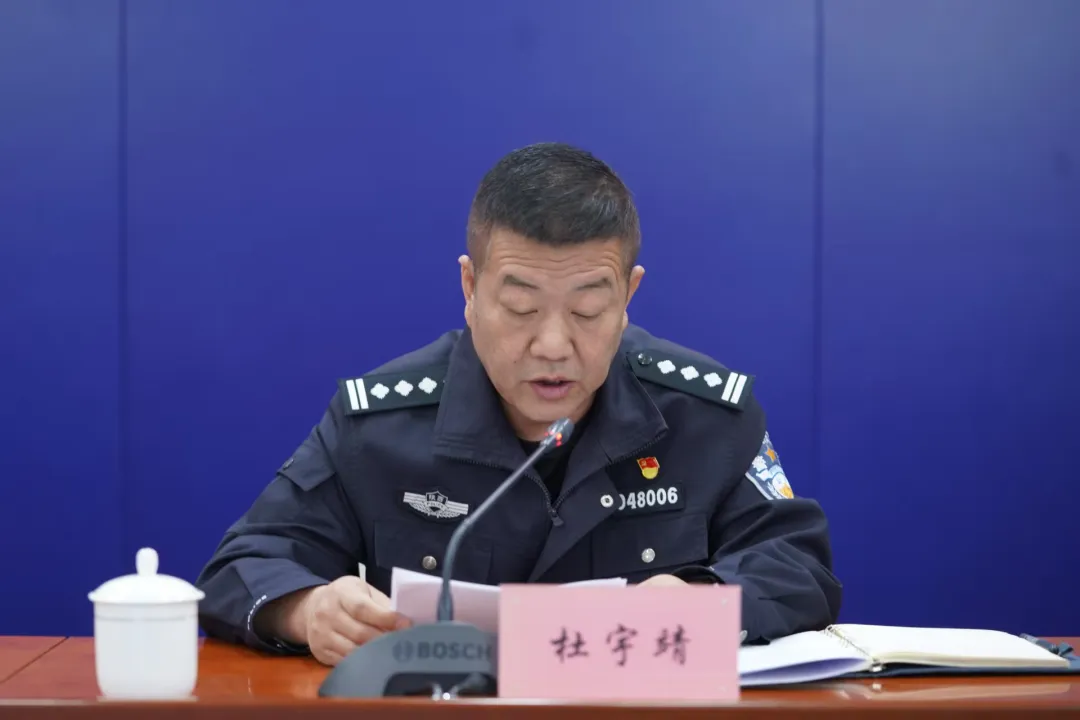 副支队长杜宇靖通报了今年以来全市各项交通违法查处及专项整治情况