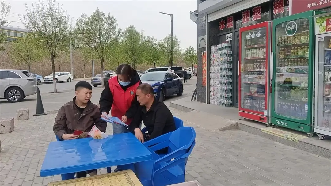 志愿者开展诚信消费知识宣讲