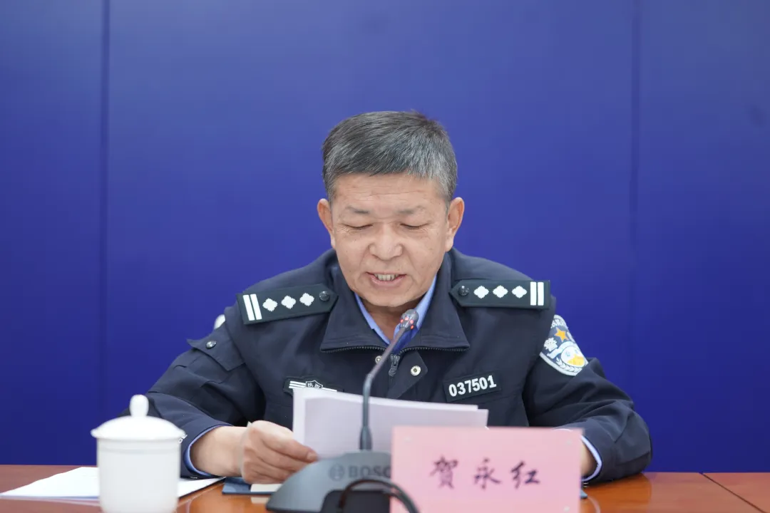 副支队长贺永红通报了道路交通事故形势及配套制度贯彻情况
