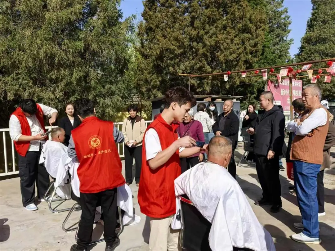 榆阳区鼓楼街道鸳鸯湖社区：礼赞劳动美 温情满社区