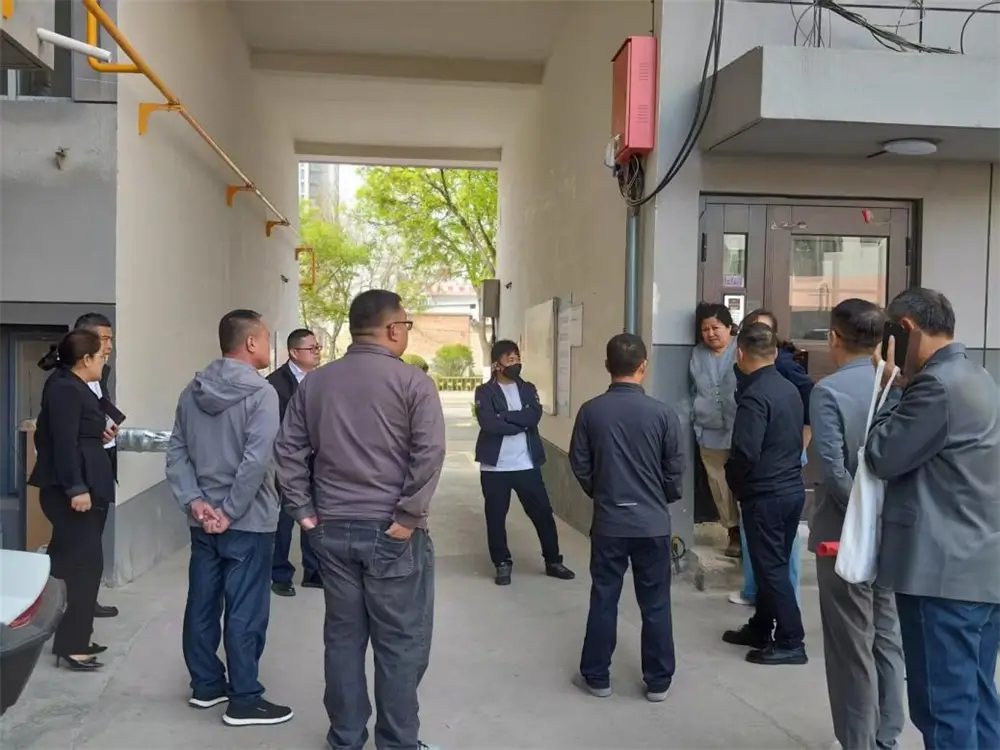 榆阳区鼓楼街道鸳鸯湖社区积极推进老旧小区专业化物业管理全覆盖工作。