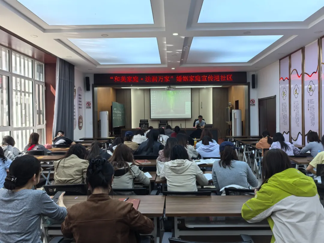 国家二级心理咨询师、陕西省家庭教育专家、榆林市家庭教育指导中心副主任陈彦儒