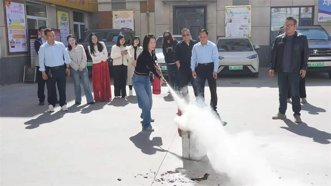 参训人员轮流进行实操演练